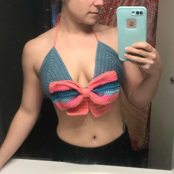 Crochet bikini top - Picture 1 of 3